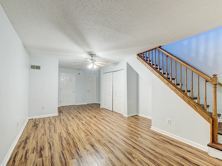 4319 Lindell Blvd #D — Photo 16