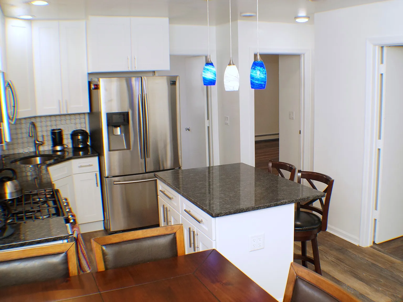 1 bed, 1800 sqft, $1,200 — Photo 2