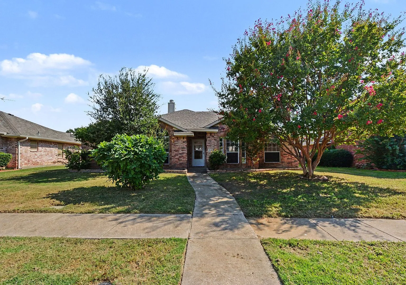 Welcome to 1306 Woodmont Dr in Allen, TX! This charming home offers a warm and inviting layout wi... — Photo 1
