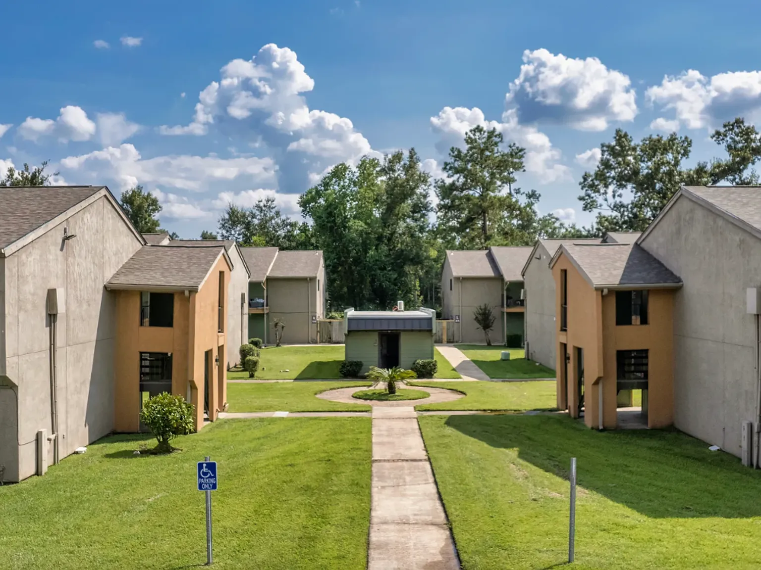 Sunset Grove Apartments — Photo 2