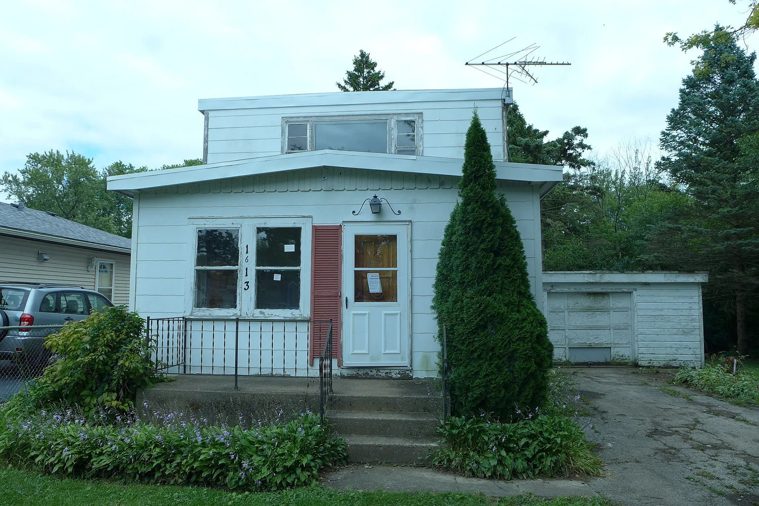 1613 Meadowbrook Dr photo 1