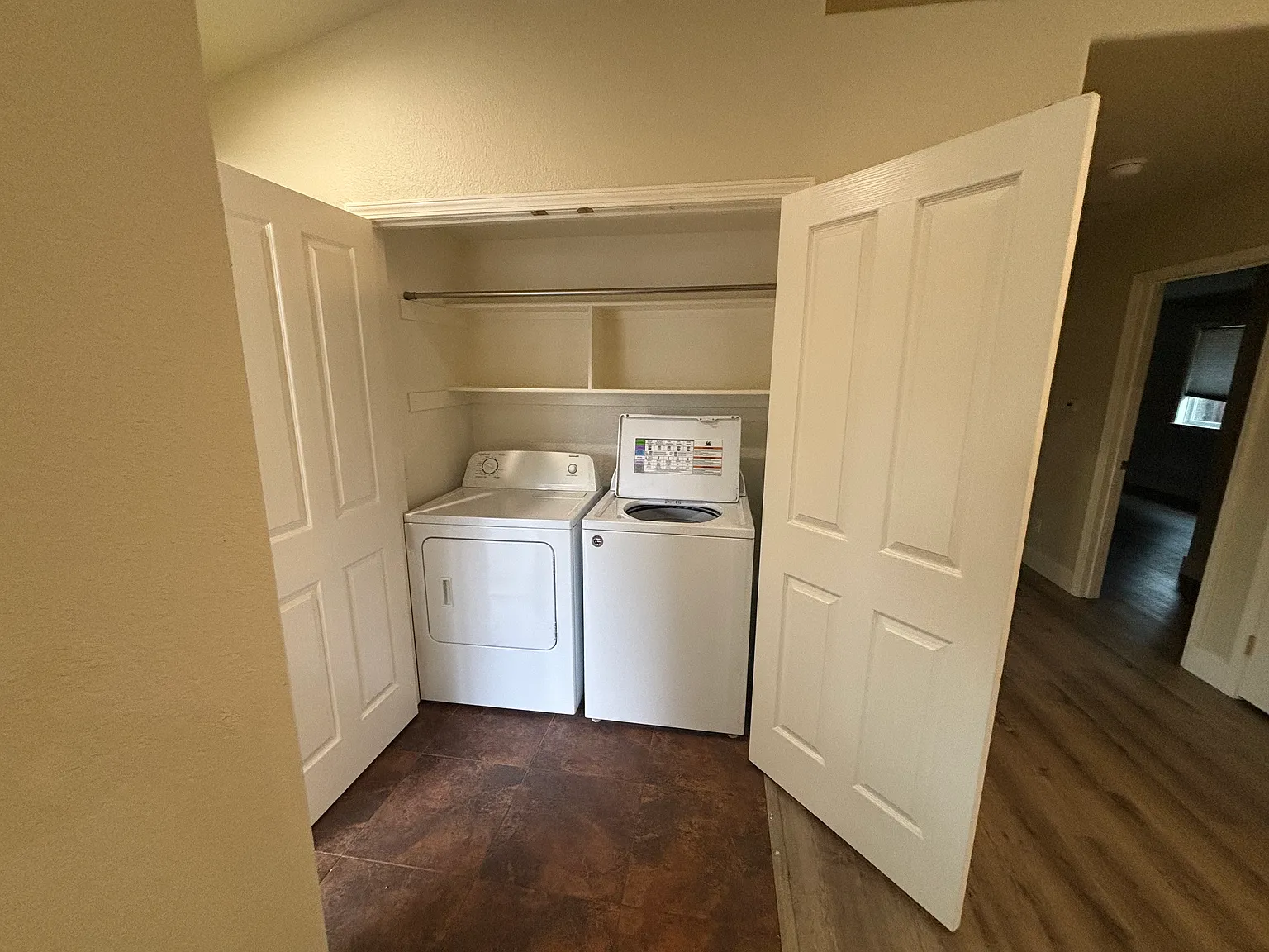 2 bed, 1100 sqft, $2,050 — Photo 3