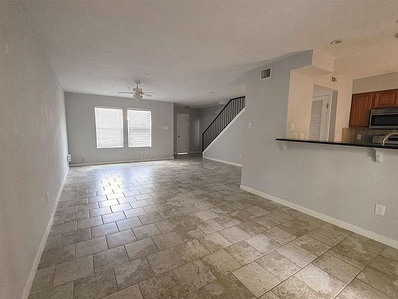 3rd image of 703 Castle Ridge Rd APT B