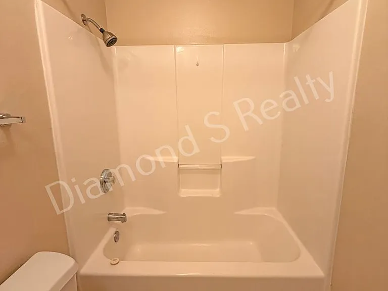 1446 / 1448 W Rainey Duplex — Photo 14