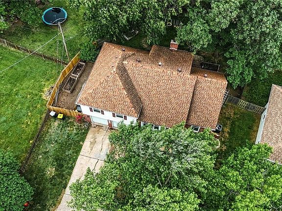 5th image of 9726 Woodland Ln