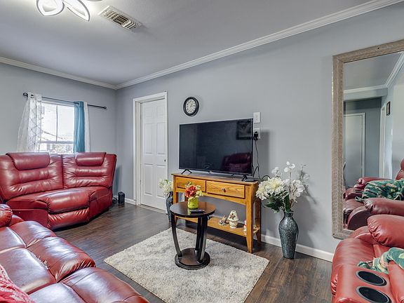 3rd image of 603 Lazarre Ave