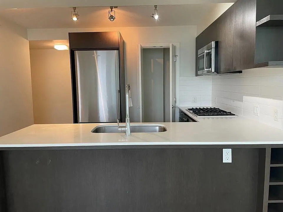2 bed, 816 sqft, $2,500 — Photo 3