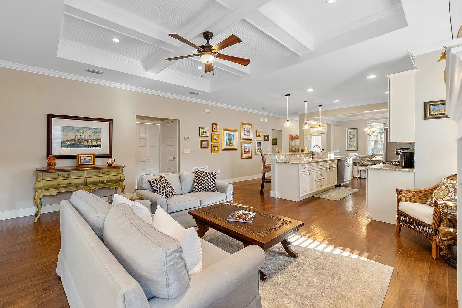 3 bed, 2.0 bath, 1700 sqft, $3,530 — Photo 2