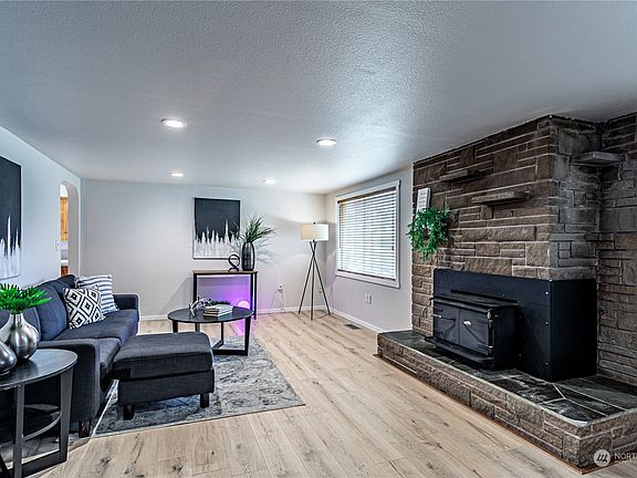 4th image of 4612 Tacoma Avenue S