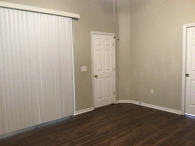 30719 Tremont Dr — Photo 11