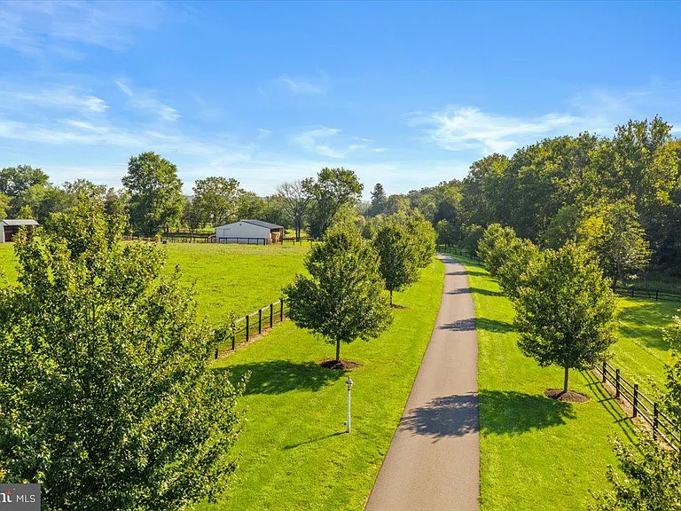 1315 Pineville Rd #MAIN HOUSE — Photo 2