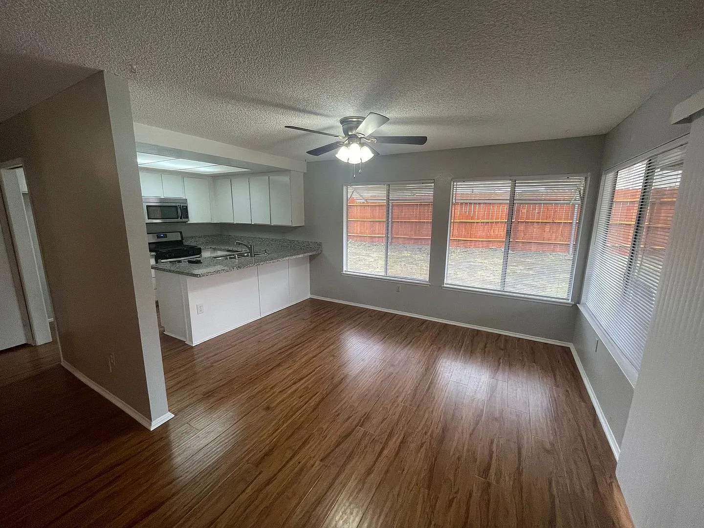 Charming 3-Bedroom Home in Hemet! — Photo 2