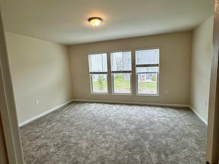 857 McKenzie Park Ter — Photo 11