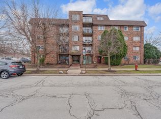 7117 W 93rd St APT 102, Oak Lawn, IL 60453