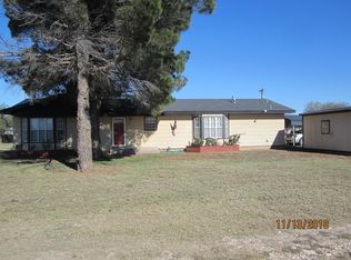 507 8th St, Plains, TX 79355