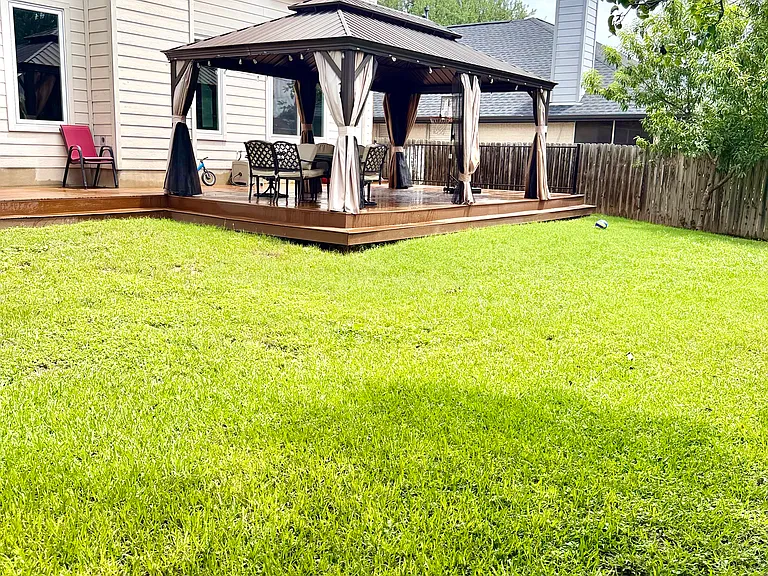 706 Hilltop Dr — Photo 8