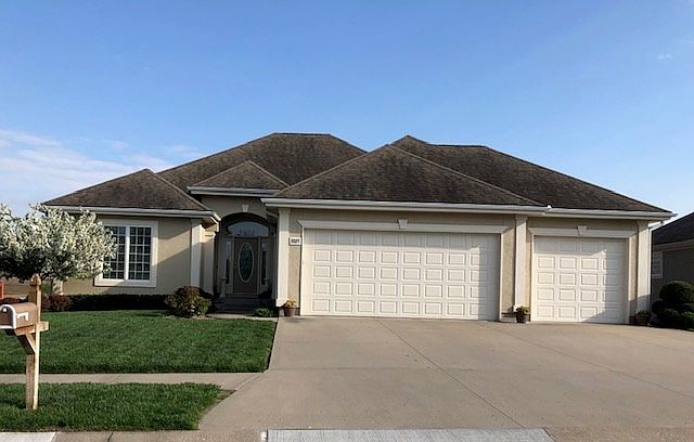 1st image of 1005 NW Pecan Dr