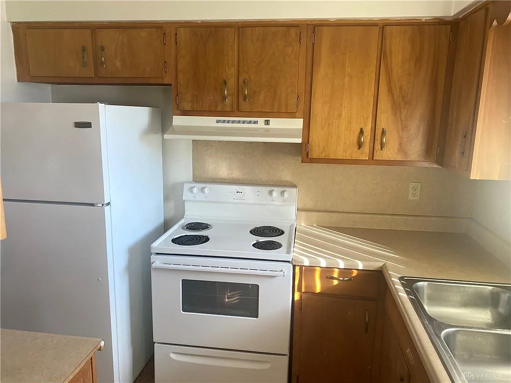2 bed, 1.0 bath, 6075 sqft, $795 — Photo 3