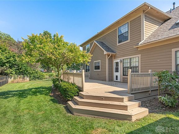 4th image of 10 Stonebrook Ct