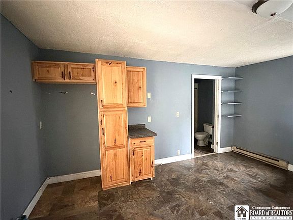 2nd image of 25 Chapin St