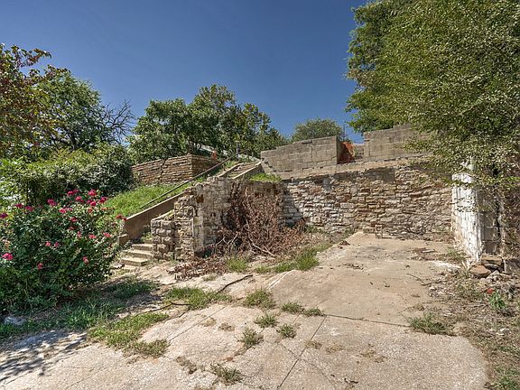 3rd image of 218 N Garfield Ave W
