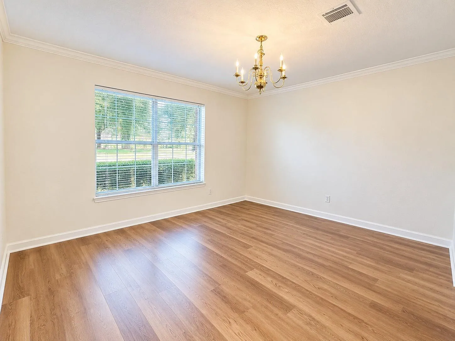 4 bed, 2.5 bath, 2494 sqft, $2,000 — Photo 3