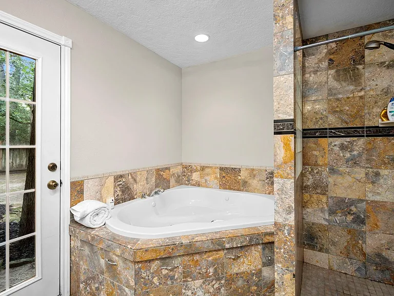 2 Amber Fire Pl — Photo 10