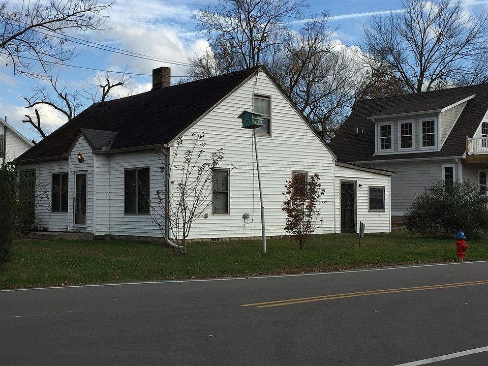 1st image of 104 W Elm St