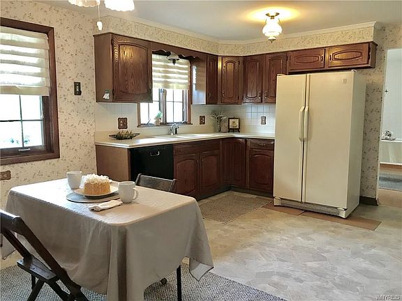 5th image of 217 Pinewood Dr
