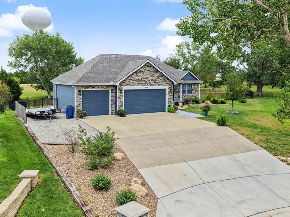 1813 Bluestem Ln, Salina, KS 67401