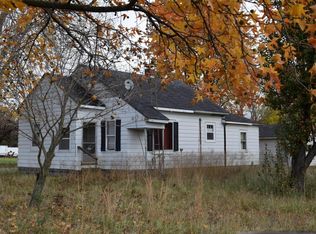 10 Persimmon Dr, Flora, IL 62839