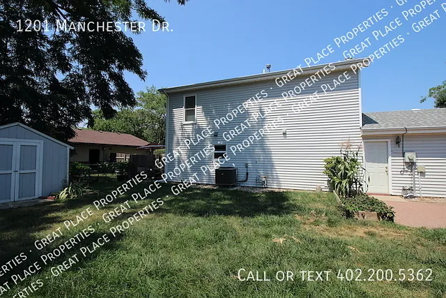 1201 Manchester Dr — Photo 4