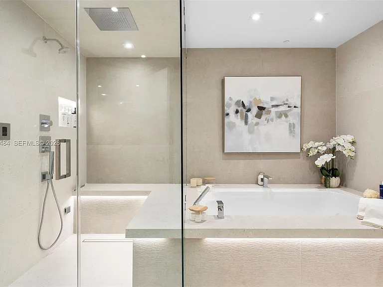 60 Edgewater Dr #11F — Photo 15