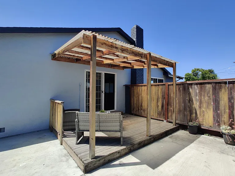 806 Carmel Ct — Photo 16