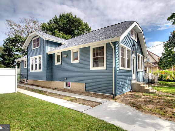 5th image of 2276 Hillcrest Ave