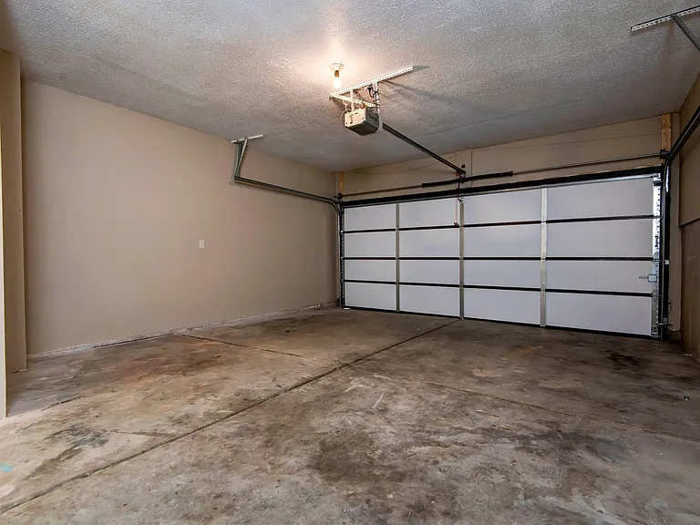 4444 S Robberson Ave — Photo 20
