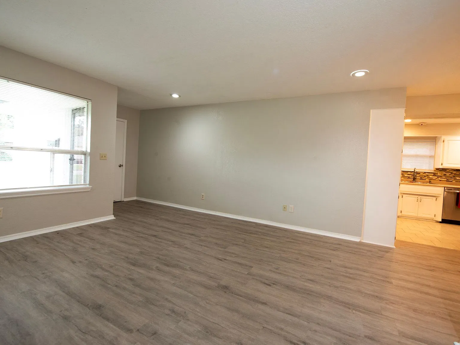 3 bed, 1015 sqft, $1,275 — Photo 3