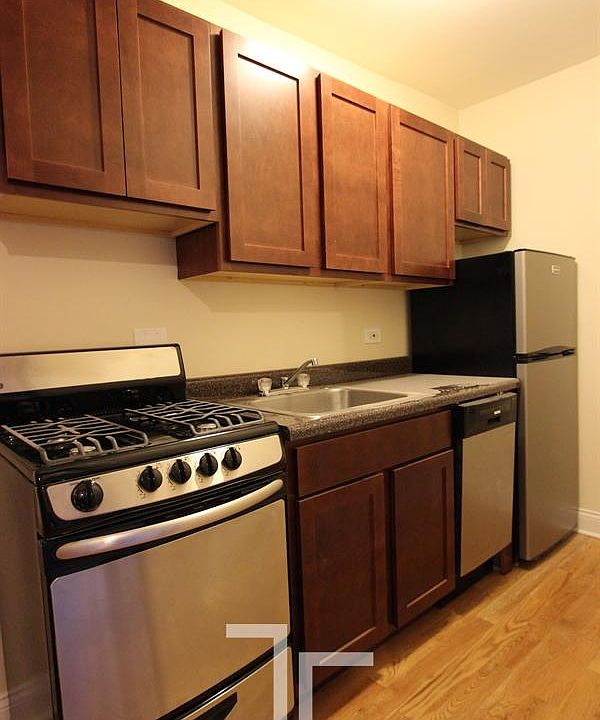 1st image of 817A W Cornelia Ave APT 0108