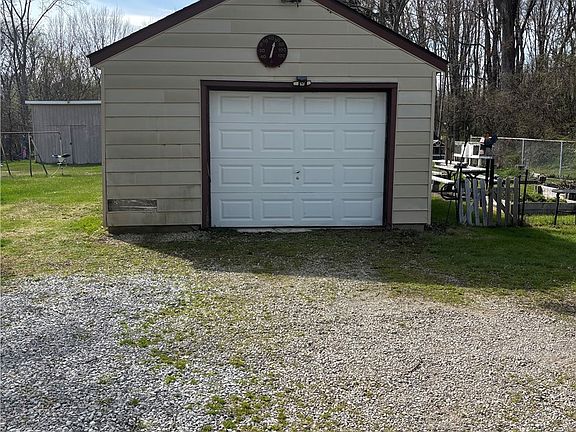 5th image of 224 S Leavitt Rd