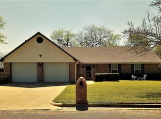 908 Greenleaf Dr, Mexia, TX 76667