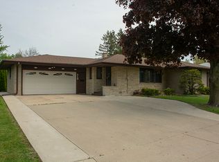 518 E High St, Morrison, IL 61270