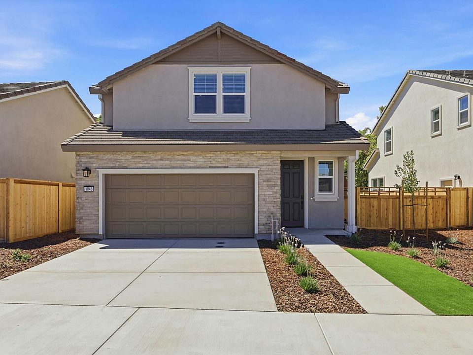 1st image of 1043 Ginkgo Cir