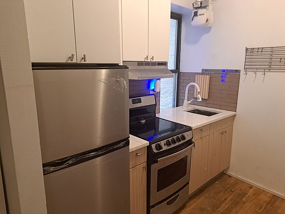 2nd image of 3694 Broadway APT 4b