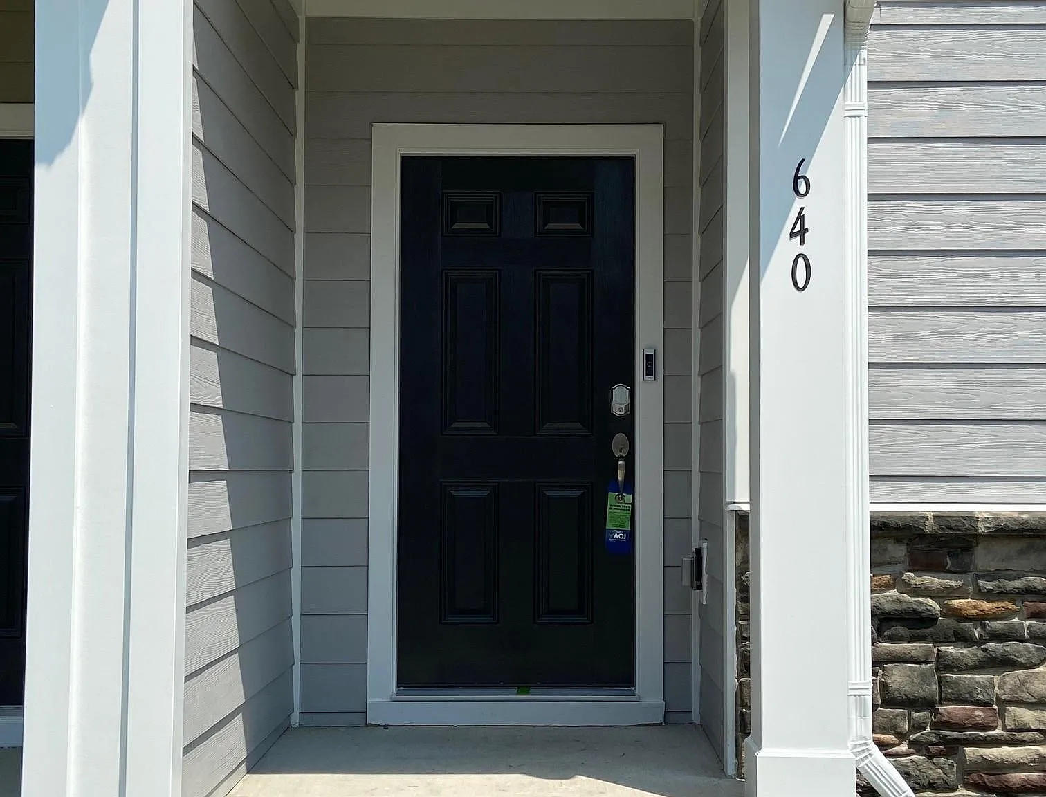 3 bed, 3.5 bath, 1684 sqft, $1,895 — Photo 2