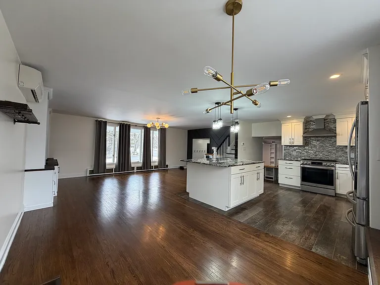 715 Edgewater Dr — Photo 3