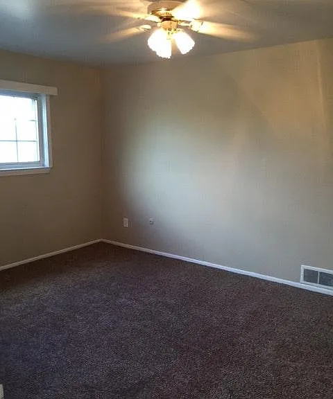 625 E Fox Hills Dr — Photo 15