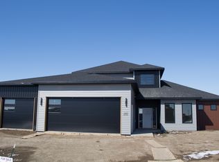 2410 Ketchum Ave, Bismarck, ND 58503