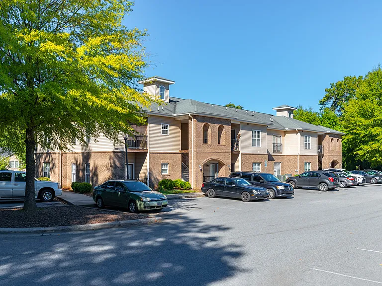 Marshall Square Apartments — Photo 26
