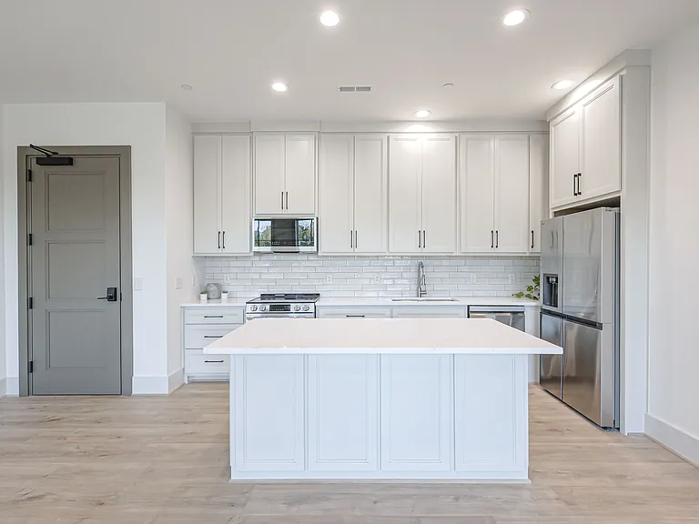 1025 Southwalk Dr — Photo 30