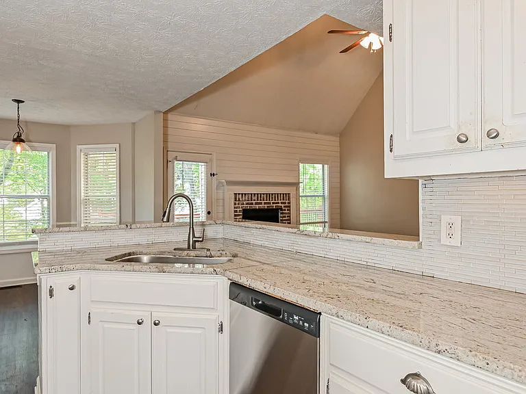 1655 Bramlett Blvd — Photo 8